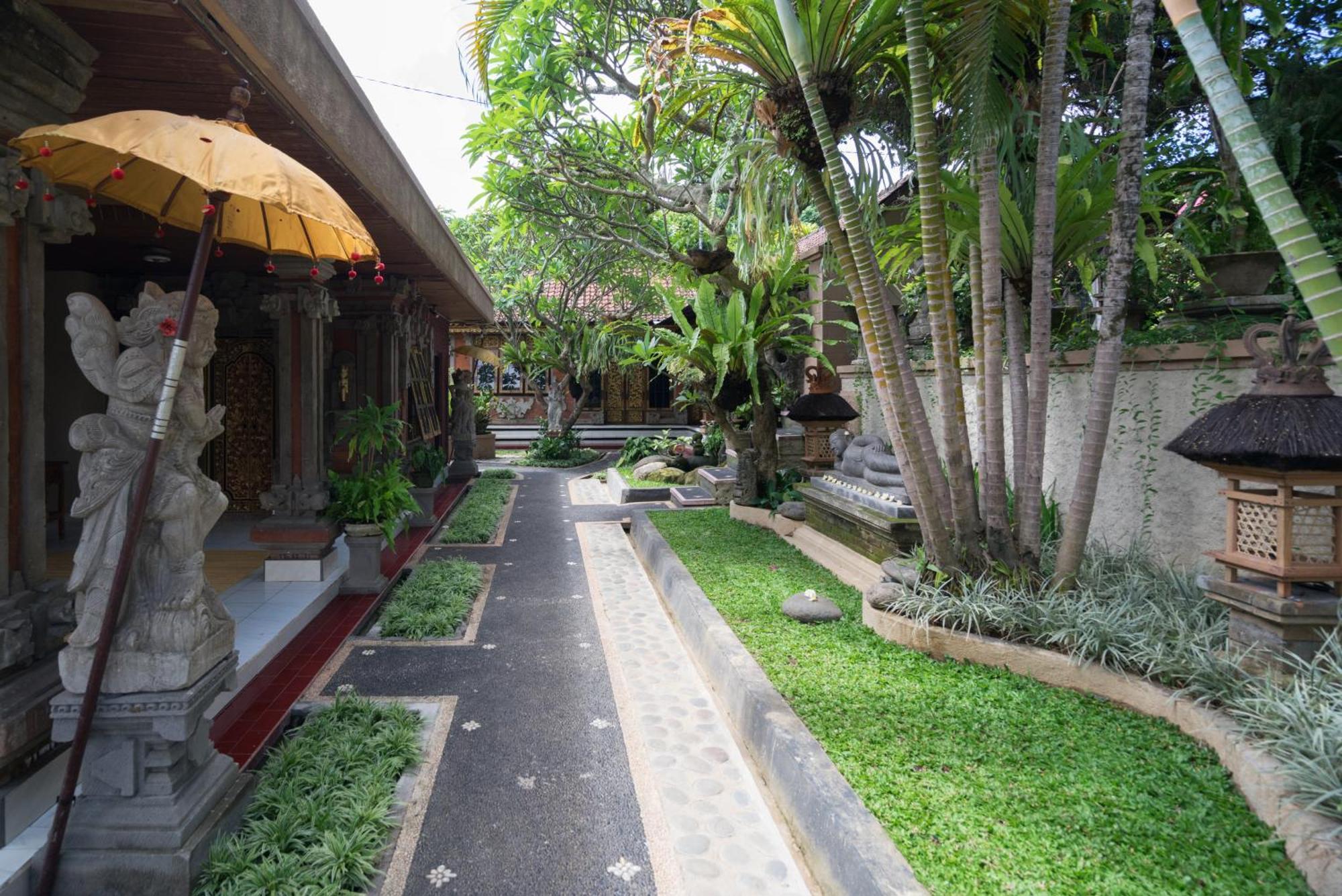 Nuaja Balinese Guest House Ubud Exterior foto